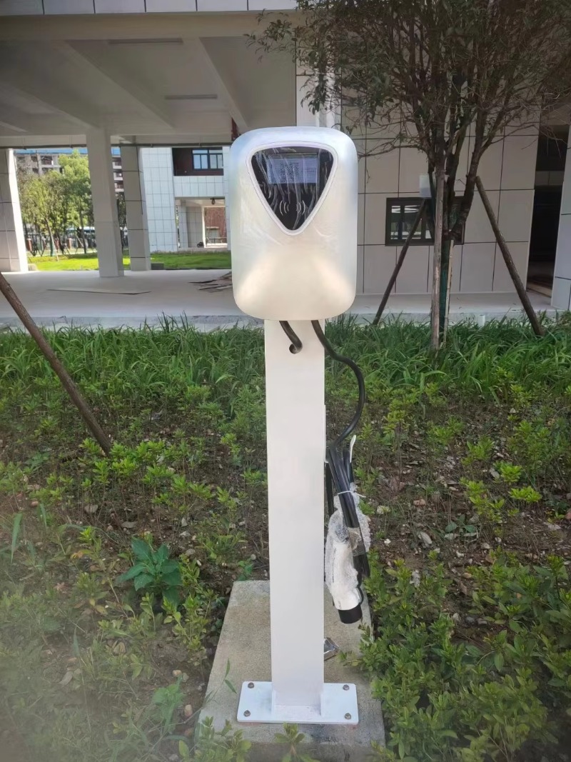 شاحن بطارية متنقل للسيارات الك - مراجعة Car Charger وسعره