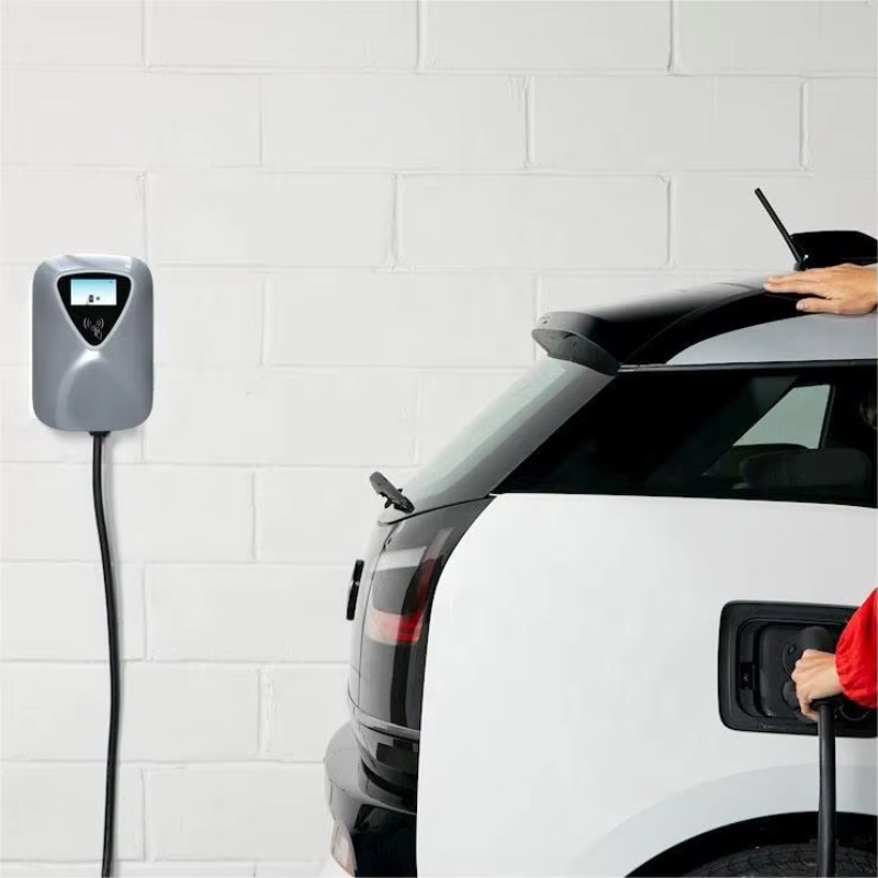 شاحن بطارية متنقل للسيارات الك - مراجعة Car Charger وسعره