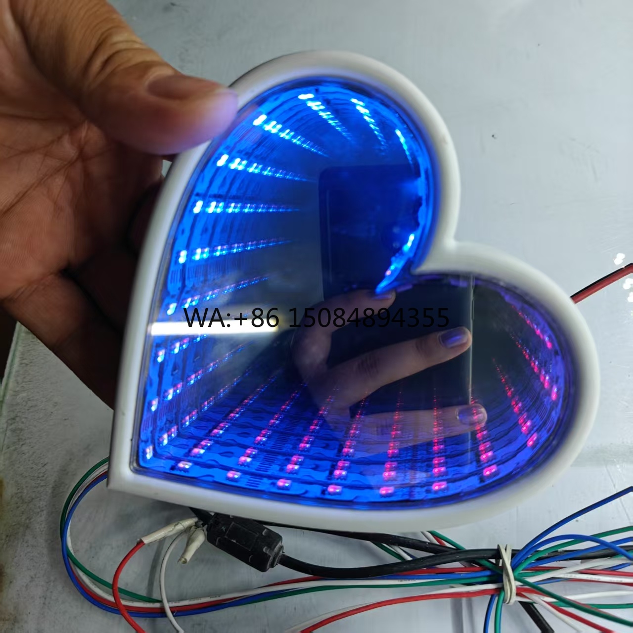 مرآة لانهائية ثلاثية الأبعاد م - مراجعة Car Mirror وسعره